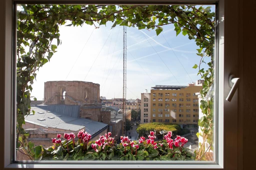 A Garden In The Clouds In The Center Of Town * Madri